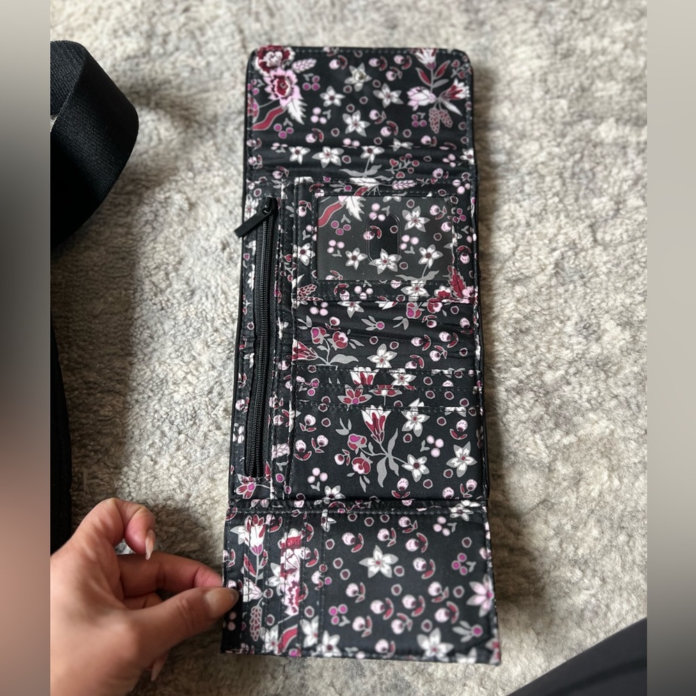 Vera Bradley's Iconic crossbody and wallet set - Picture 5 of 5